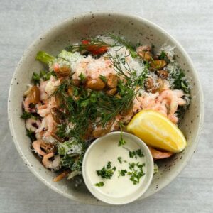 kålcaesar med räkor