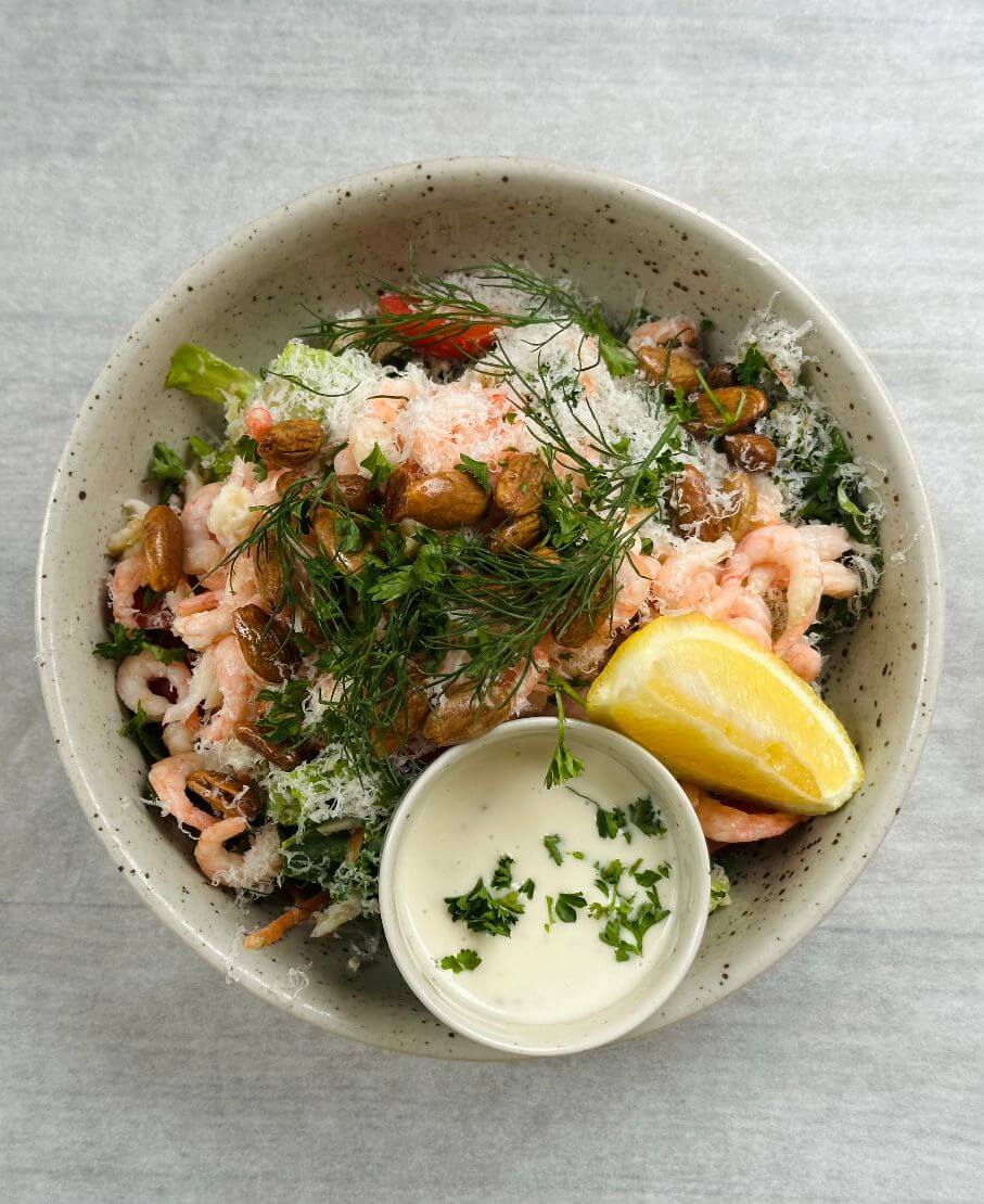 kålcaesar med räkor